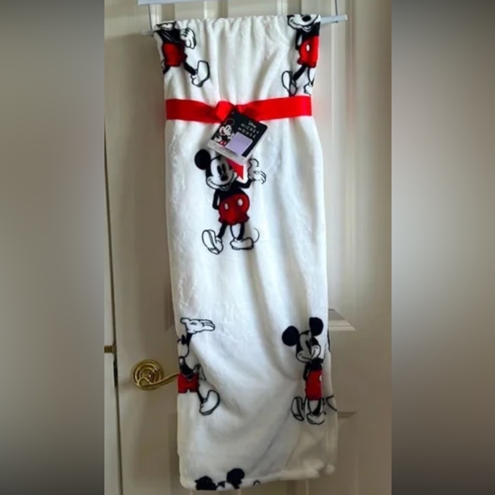 Mickey Mouse throw - Picture 3 of 3